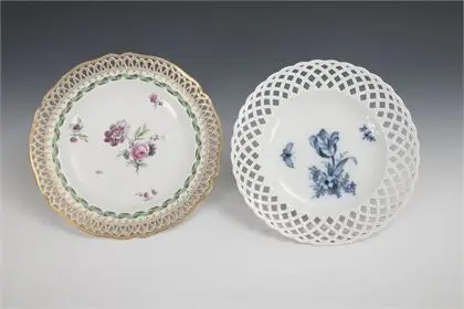 2 assiettes ajourées avec peinture florale. KPM Berlin
