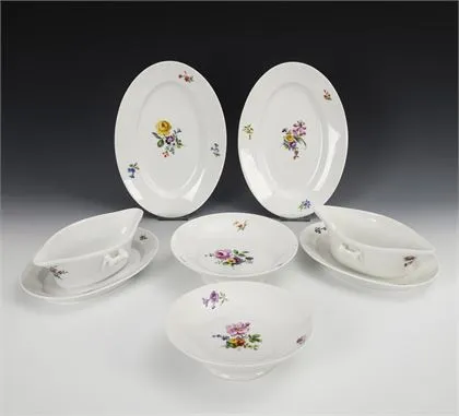 6 Teile eines Speiseservice mit Blumenmalerei. KPM Berlin