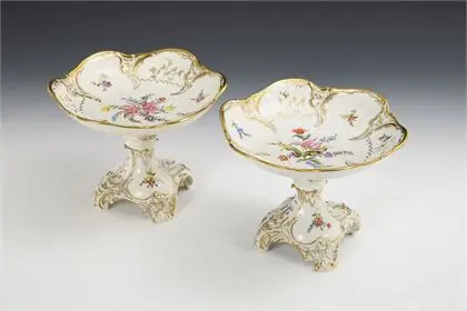 Paire de centres de table avec peinture florale. KPM Berlin