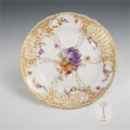 Assiette avec peinture florale. KPM Berlin