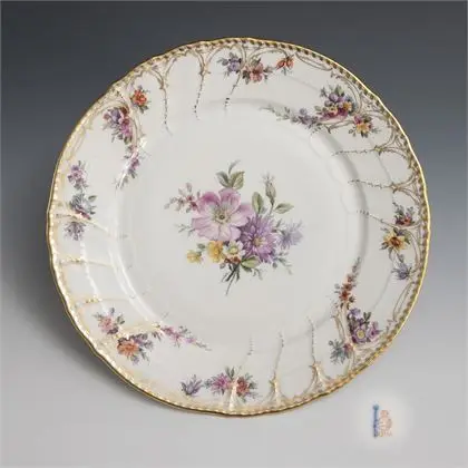 Assiette avec peinture florale. KPM Berlin