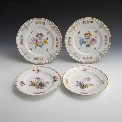 4 assiettes différentes avec peinture florale. KPM Berlin
