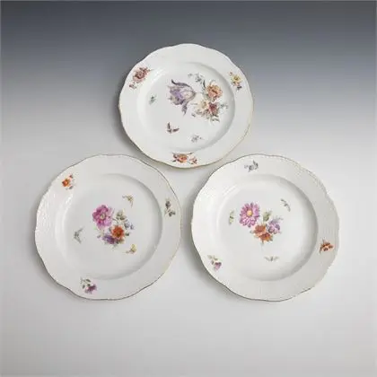 3 assiettes avec peinture florale et d'insectes. KPM Berlin