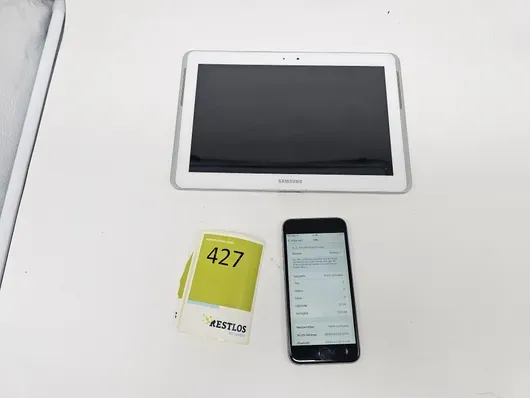 1x iPhone 6S - 1x Samsung Tablet