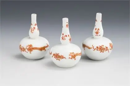 3 mini vases en forme de courge "Dragon rouge". Meissen