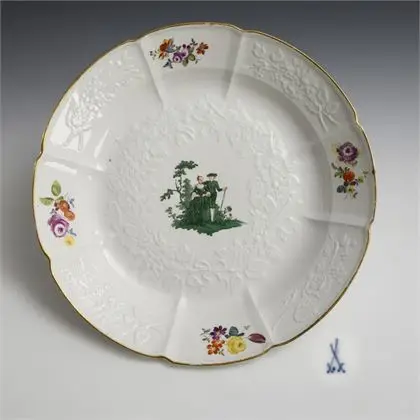 Assiette baroque à légumes avec peinture vert cuivre. Meissen