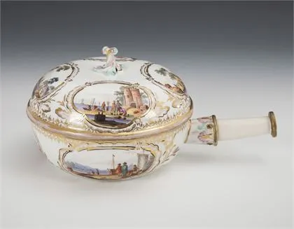 Casserole baroque avec peinture de paysage. Meissen
