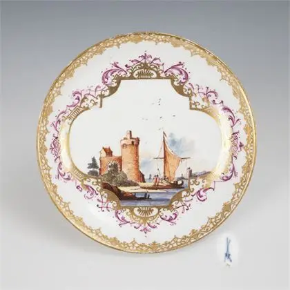 Soucoupe baroque avec peinture de commerce maritime. Meissen