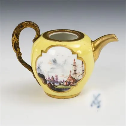 Petite cruche baroque avec peinture de commerce maritime. Meissen