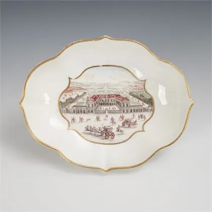 Coupe baroque avec vue de château. Meissen