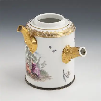 Barokowy dzbanek do czekolady z malowidłem Watteau. Meissen