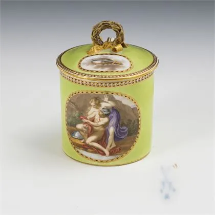Empire filiżanka z pokrywką z motywem mitologicznym. Meissen