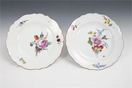 2 dinner plates with floral painting. Meissen