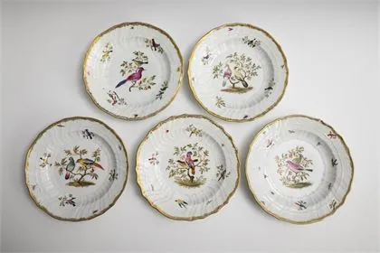 5 plates with bird painting. Meissen