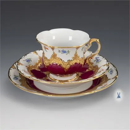 Service "B-Form" avec fond pourpre et peinture de fleurs éparses. Meissen
