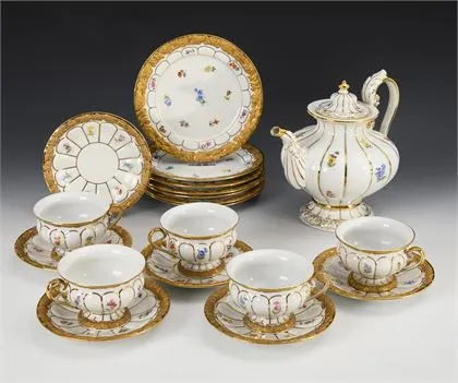 19 pieces of a tea service "X-Form" with scattered flower painting. Meissen
