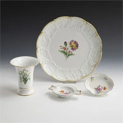4 porcelany z malowaniem kwiatowym. Meissen