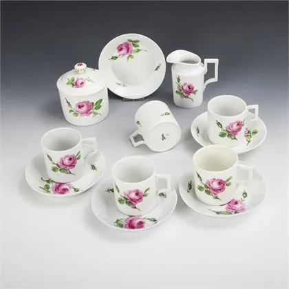 12 částí kávového servisu "Rote Rose". Meissen