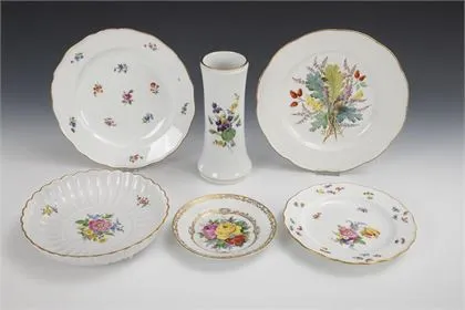 6 porcelan z malowidłem kwiatowym. Meissen