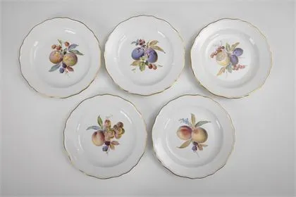 5 тарелок с росписью фруктами. Meissen