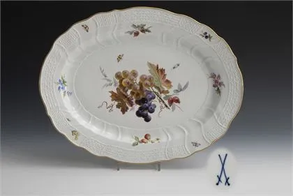 Große Platte mit Frucht- und Insektenmalerei. Meissen