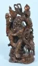 Chinese mit Drache – Holzfigur, mit Glasaugen, Geländesockel (mit Spannungsriss), H= 48 cm, China;