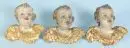 Têtes d'anges, 3 pièces – bois, polychrome, ailes dorées, H= 14 cm, style baroque, 20e s.