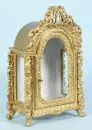 Vitrine à figures – bois, doré, encadrement richement sculpté avec décor de feuilles d'acanthe, couronnement avec monogramme marial, porte vitrée, 39 x 24 x 14 cm, 1re moitié 19e s., légèrement endommagée