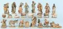 Krippenfiguren, 22 Stück – Holz, farbig gefasst, H= 5-18 cm, u.a. Hl. Famile, Hirten und Bauern;