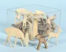 Figurines de crèche, 24 pièces - chevreuils – bois, partiellement polychrome, H= 3,5-5 cm