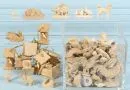 Krippenfiguren, ca. 70 Stück – Holz, H= 2,5-6 cm, meist Hähne, Hühner und Vogelhäuschen;