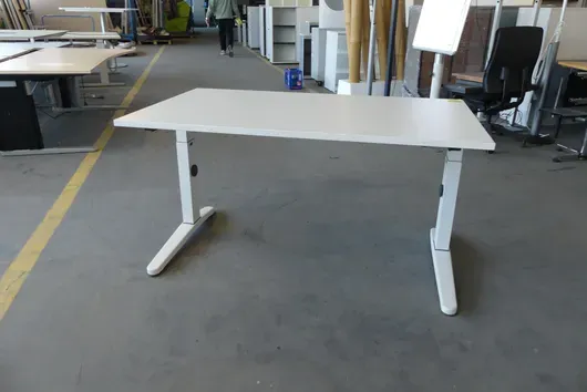 Steelcase - Manuell höhenverstellbarer Schreibtisch