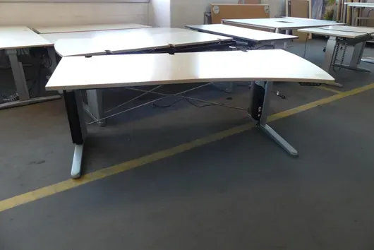 Elektrisch höhenverstellbarer Schreibtisch