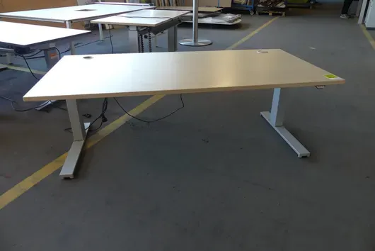 Bureau à hauteur réglable électrique