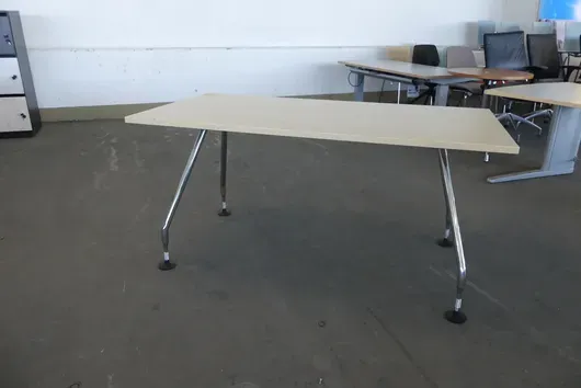 Bureau (probablement Vitra)