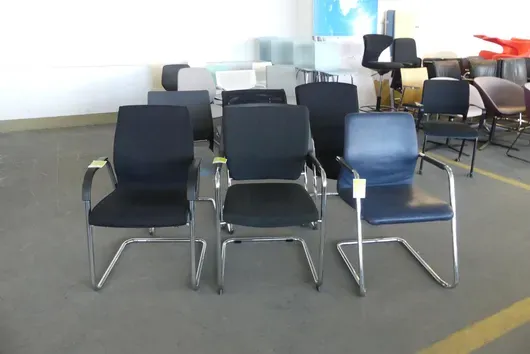 6x chaises cantilever (différentes)
