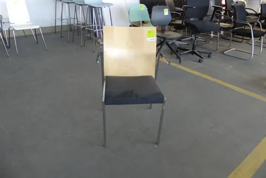 Chaise avec accoudoirs