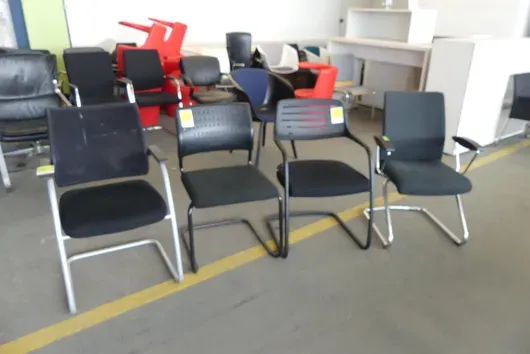 4x Besucherstuhl (verschiedene)