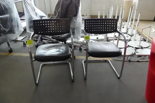 2x Vitra. - Freischwinger