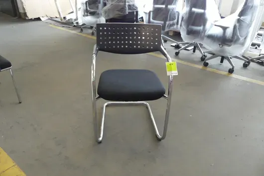Chaise cantilever