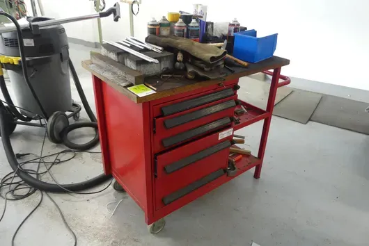 Chariot d'atelier, avec contenu