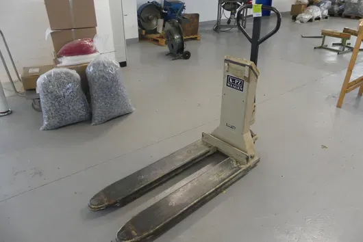 Pallet truck