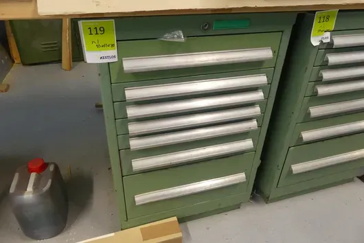 Armoire à tiroirs, avec contenu