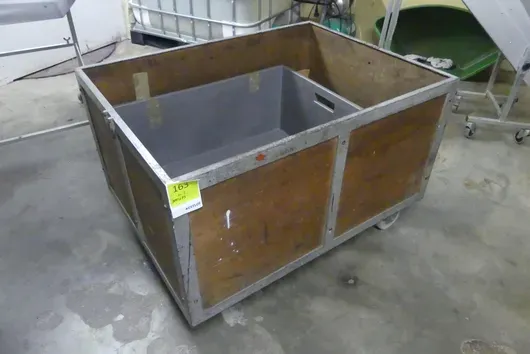 Caisse roulante avec contenu