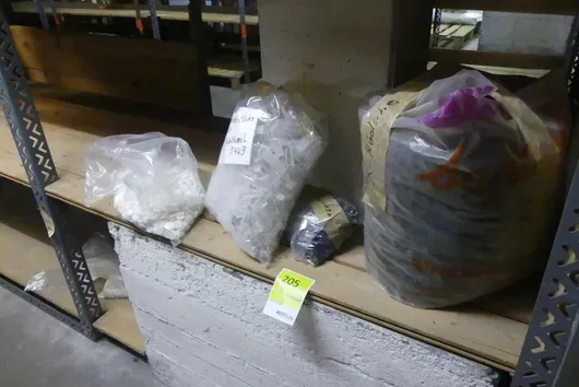 1x Fachinhalt Einlassmuschelgriffe u. Möbelbeschläge