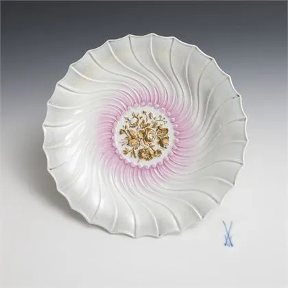 Talíř s lustrovým fondem. Meissen