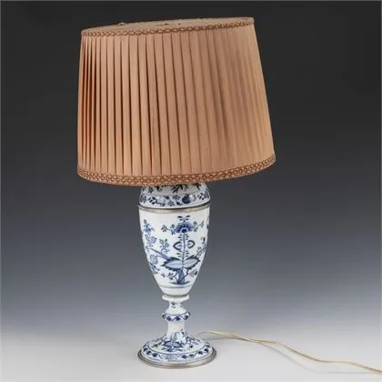 Lampa stołowa wzór cebulowy. Meissen