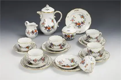 Moka souprava s čínskou květinovou malbou. Meissen