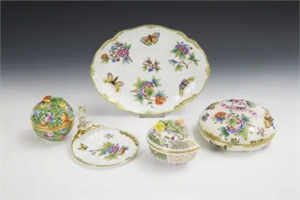 5 pieces of Herend porcelain. Herend