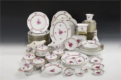 Extensive dinner service "Apponyi purple". Herend